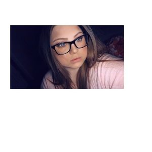 Meet your Posher, Devin